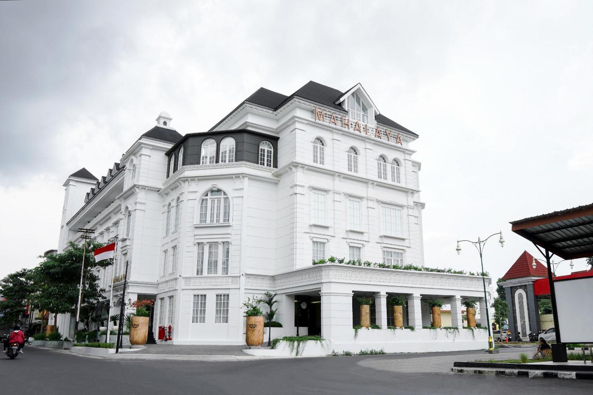 Mahalaya The Legacy Hotel Solo Buitenkant foto